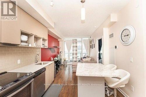 304 - 52 Forest Manor Road, Toronto, ON - Indoor Photo Showing Kitchen With Upgraded Kitchen