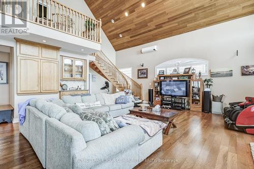 1098 Loon Road, Georgina Islands (Georgina Island), ON - Indoor Photo Showing Living Room