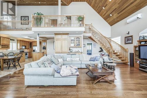 1098 Loon Road, Georgina Islands (Georgina Island), ON - Indoor Photo Showing Living Room