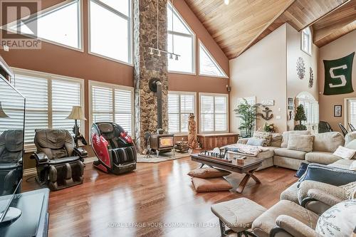 1098 Loon Road, Georgina Islands (Georgina Island), ON - Indoor Photo Showing Living Room