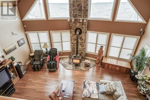 1098 Loon Road, Georgina Islands (Georgina Island), ON - Indoor Photo Showing Living Room