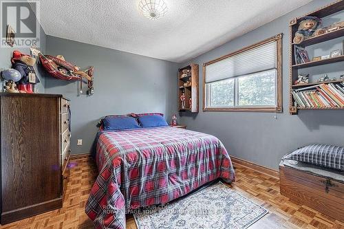 13 Roosevelt Drive, Richmond Hill, ON - Indoor Photo Showing Bedroom