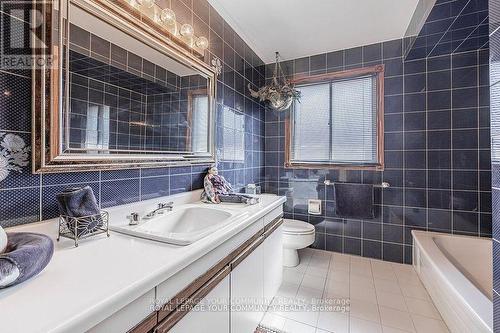 13 Roosevelt Drive, Richmond Hill, ON - Indoor Photo Showing Bathroom