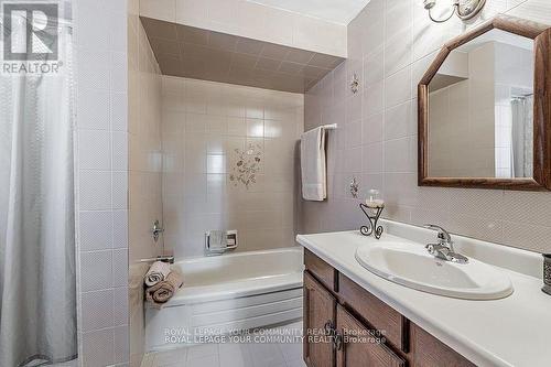 13 Roosevelt Drive, Richmond Hill, ON - Indoor Photo Showing Bathroom