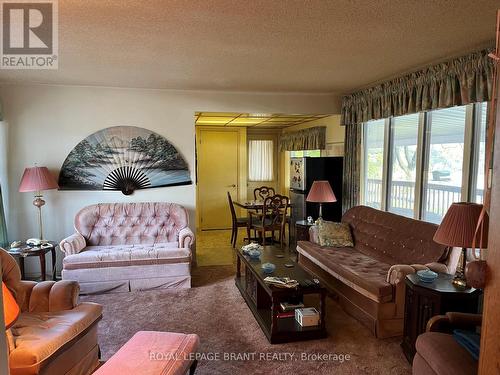 867 Mosley Street, Wasaga Beach, ON - Indoor Photo Showing Living Room