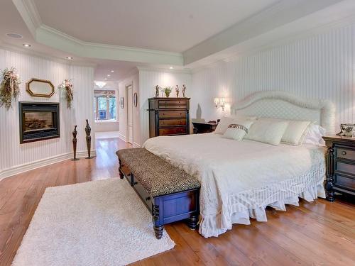 Master bedroom - 156 Rue Du Bonniebrook, Saint-Colomban, QC - Indoor Photo Showing Bedroom With Fireplace