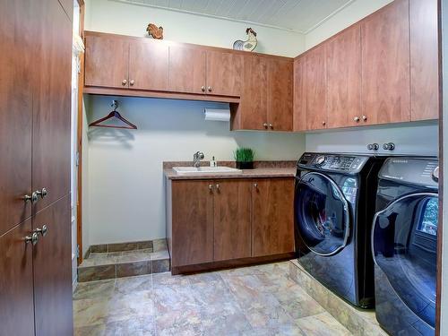 Laundry room - 156 Rue Du Bonniebrook, Saint-Colomban, QC - Indoor Photo Showing Laundry Room