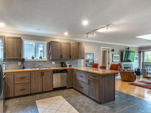 1023 Harlequin Rd, Qualicum Beach, BC 