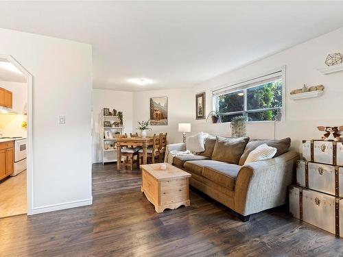 104-1900 Bowen Rd, Nanaimo, BC - Indoor Photo Showing Living Room