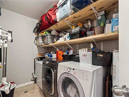 104-1900 Bowen Rd, Nanaimo, BC - Indoor Photo Showing Laundry Room