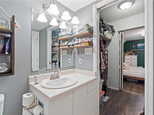 104-1900 Bowen Rd, Nanaimo, BC - Indoor Photo Showing Bathroom