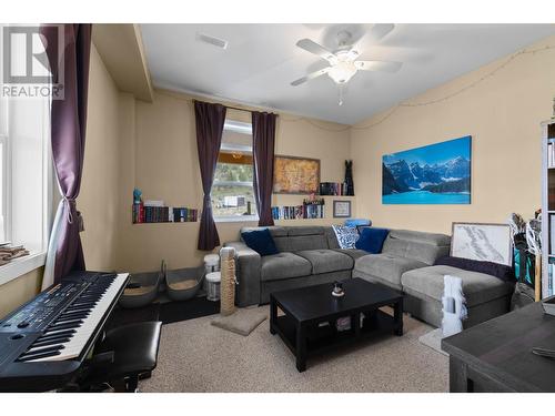 7629 Barnhartvale Road, Kamloops, BC - Indoor Photo Showing Living Room