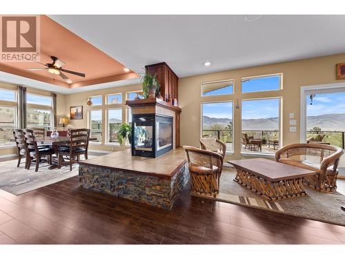 7629 Barnhartvale Road, Kamloops, BC - Indoor Photo Showing Living Room With Fireplace