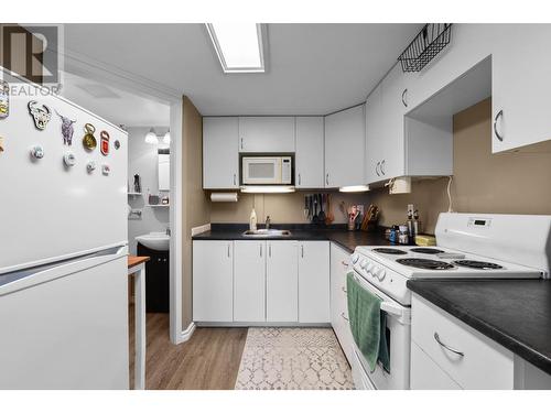 7629 Barnhartvale Road, Kamloops, BC - Indoor Photo Showing Kitchen