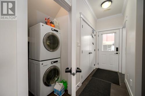 105-60 Hudsons Bay Trail, Kamloops, BC - Indoor Photo Showing Laundry Room