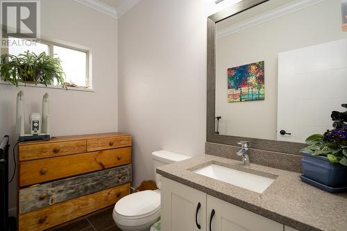 105-60 Hudsons Bay Trail, Kamloops, BC - Indoor Photo Showing Bathroom