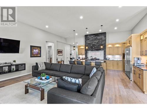 481 Pevero Place, Kamloops, BC - Indoor Photo Showing Living Room