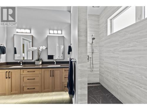 481 Pevero Place, Kamloops, BC - Indoor Photo Showing Bathroom