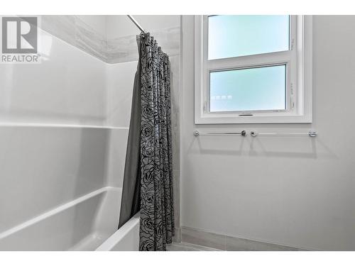 481 Pevero Place, Kamloops, BC - Indoor Photo Showing Bathroom