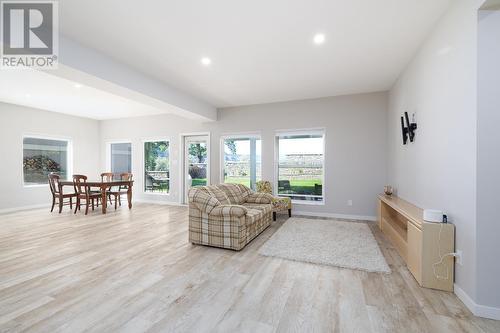 481 Pevero Place, Kamloops, BC - Indoor Photo Showing Living Room