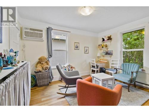 615 St Paul Street, Kamloops, BC - Indoor Photo Showing Living Room