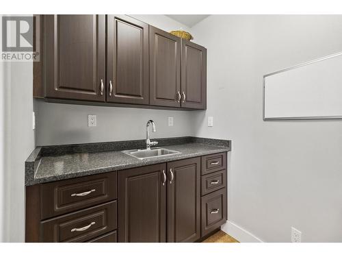 615 St Paul Street, Kamloops, BC - Indoor Photo Showing Kitchen