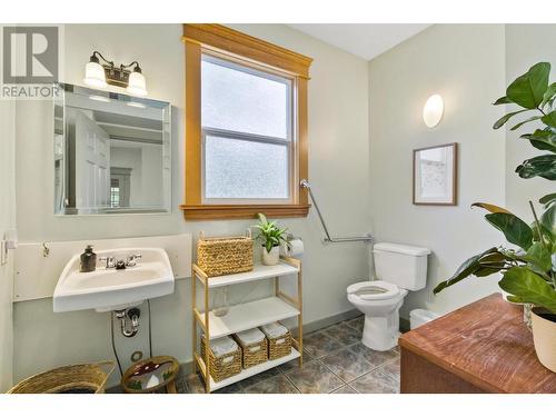 615 St Paul Street, Kamloops, BC - Indoor Photo Showing Bathroom