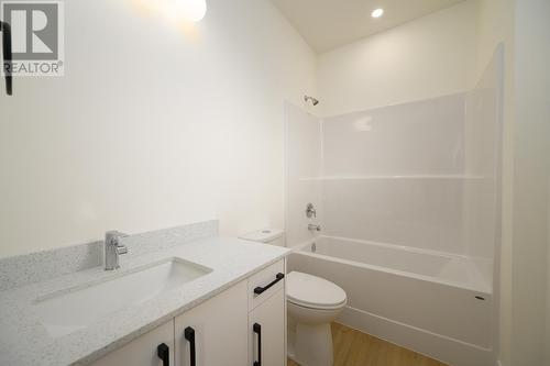 114-2648 Tranquille Rd, Kamloops, BC - Indoor Photo Showing Bathroom