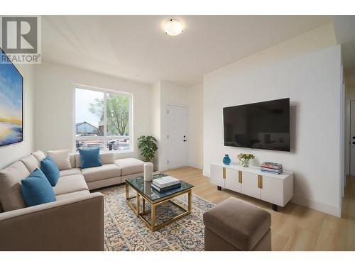 114-2648 Tranquille Rd, Kamloops, BC - Indoor Photo Showing Living Room