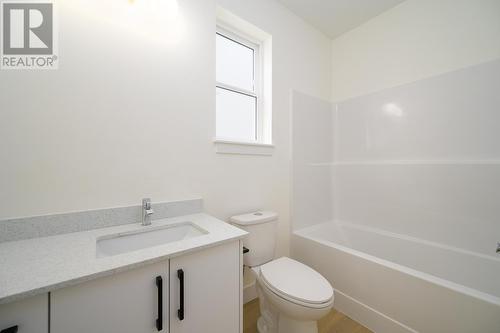 114-2648 Tranquille Rd, Kamloops, BC - Indoor Photo Showing Bathroom