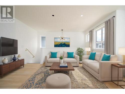 114-2648 Tranquille Rd, Kamloops, BC - Indoor Photo Showing Living Room