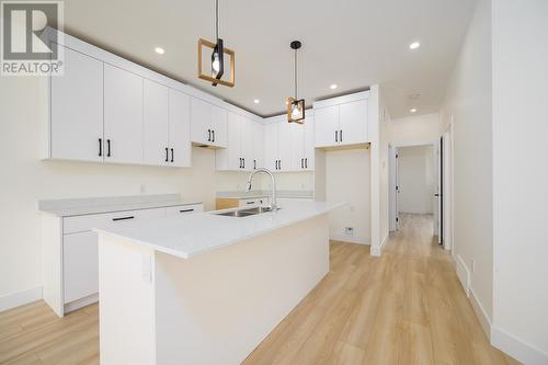 114-2648 Tranquille Rd, Kamloops, BC - Indoor Photo Showing Kitchen With Double Sink