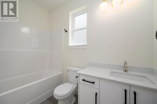 115-2648 Tranquille Rd, Kamloops, BC - Indoor Photo Showing Bathroom