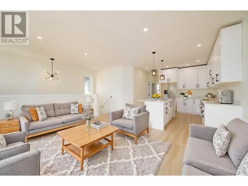 115-2648 Tranquille Rd, Kamloops, BC - Indoor Photo Showing Living Room