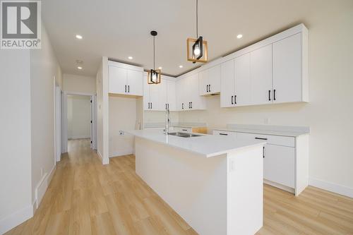 115-2648 Tranquille Rd, Kamloops, BC - Indoor Photo Showing Kitchen With Double Sink