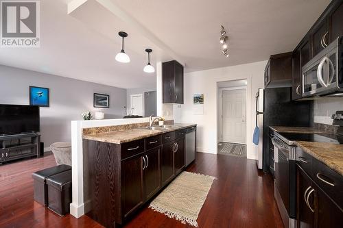 9-1750 Mckinley Crt, Kamloops, BC - Indoor Photo Showing Kitchen With Double Sink