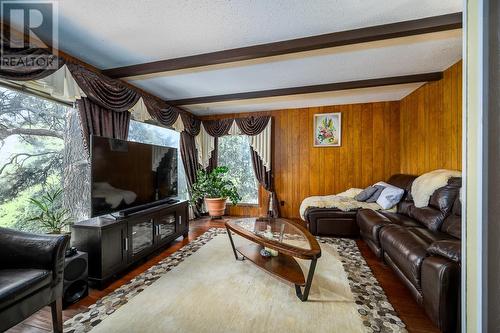 1091 Wildwood Drive, Kamloops, BC - Indoor Photo Showing Living Room