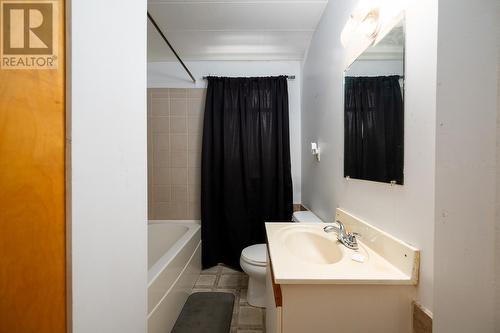 342/344 Fortune Drive, Kamloops, BC - Indoor Photo Showing Bathroom