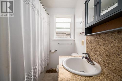 342/344 Fortune Drive, Kamloops, BC - Indoor Photo Showing Bathroom