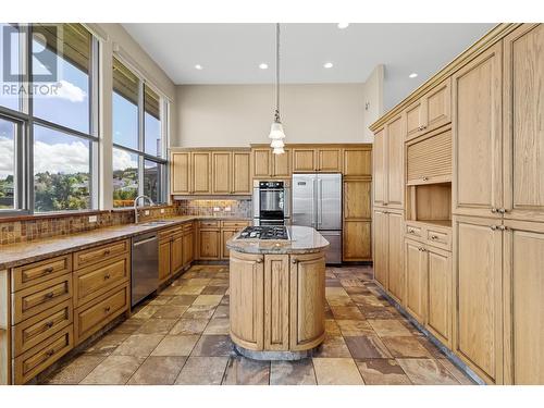 1108 Burgess Way, Kamloops, BC - Indoor Photo Showing Kitchen