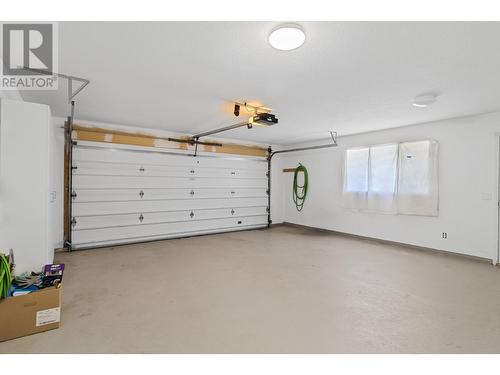 1108 Burgess Way, Kamloops, BC - Indoor Photo Showing Garage