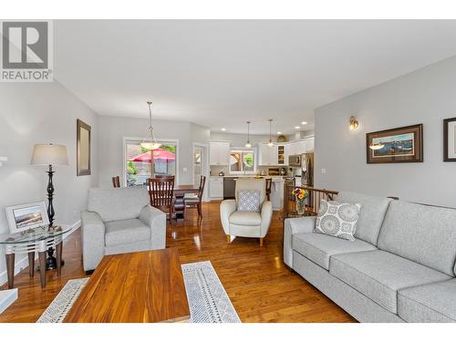 1911 Kechika Street, Kamloops, BC - Indoor Photo Showing Living Room