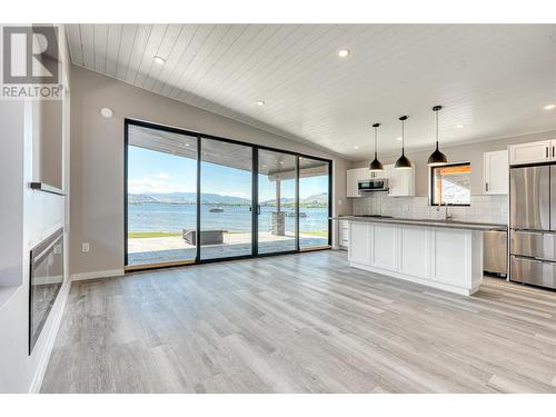 2501 Radio Tower Road Unit# 223, Oliver, BC - Indoor Photo Showing Kitchen With Upgraded Kitchen