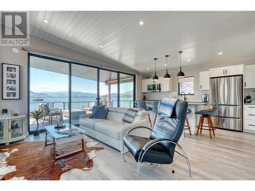 2501 Radio Tower Road Unit# 223, Oliver, BC - Indoor Photo Showing Living Room