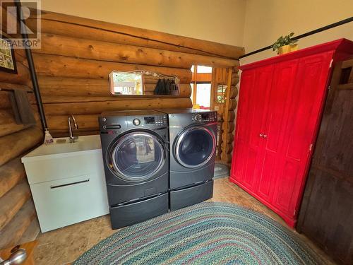 1035 Highway 5A, Princeton, BC - Indoor Photo Showing Laundry Room