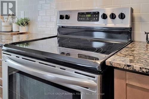 5 - 10060 Keele Street, Vaughan (Maple), ON - Indoor Photo Showing Kitchen