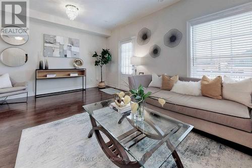 5 - 10060 Keele Street, Vaughan (Maple), ON - Indoor Photo Showing Living Room