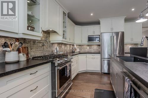 383 Patricia Drive, Burlington (Bayview), ON - Indoor Photo Showing Kitchen With Upgraded Kitchen