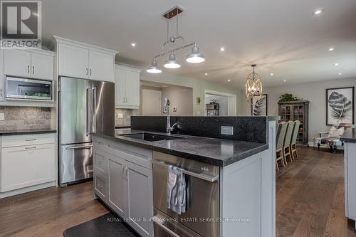 383 Patricia Drive, Burlington (Bayview), ON - Indoor Photo Showing Kitchen With Upgraded Kitchen