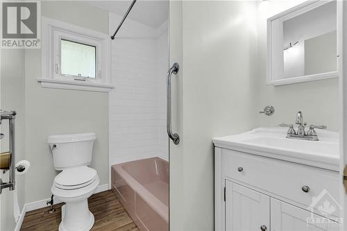 332 Acton Street, Ottawa, ON - Indoor Photo Showing Bathroom